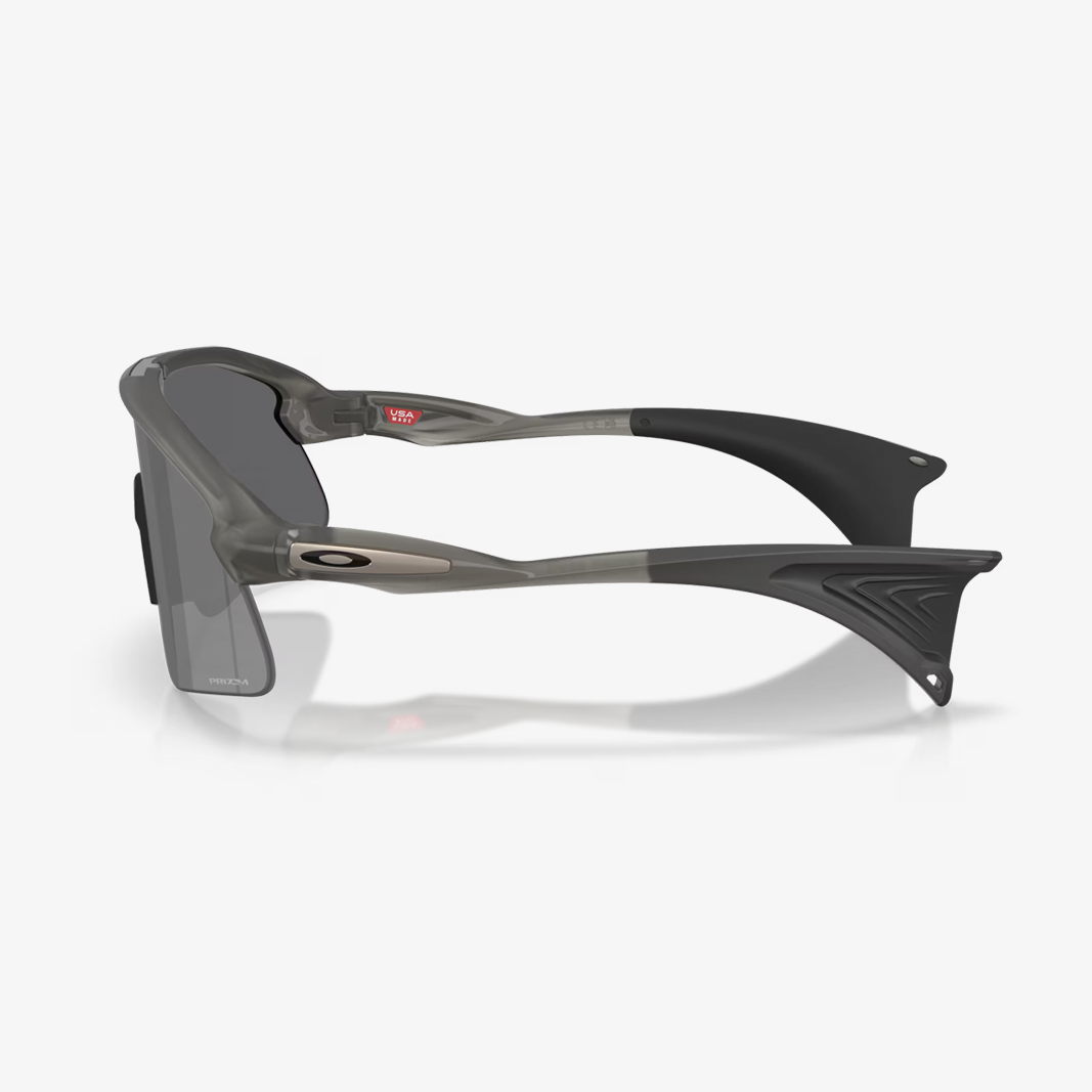 Oakley Stunt Devil / Grey Smoke Prizm Black side