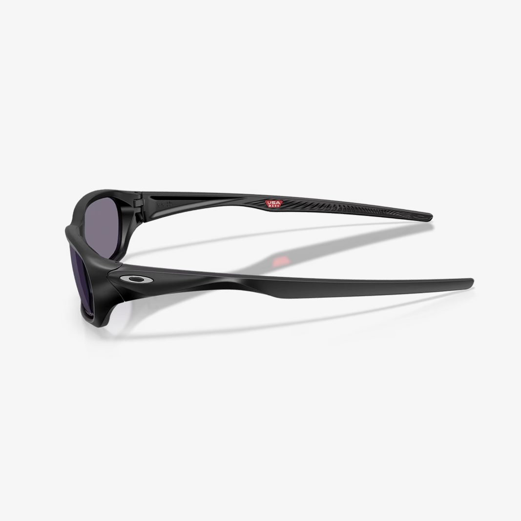 Oakley Terraforma / Matte Black - Prizm Grey side