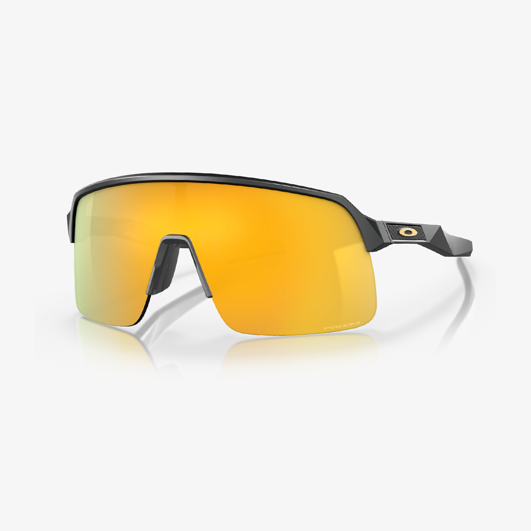 Oakley Sutro Lite / Carbon Matte Prizm 24K 45° Ansicht